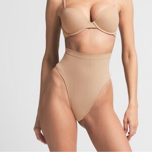 SKIMS SEAMLESS SCULPT MID WAIST THONG BLACK
